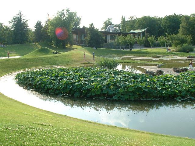 20040807 1854 09 flowers park